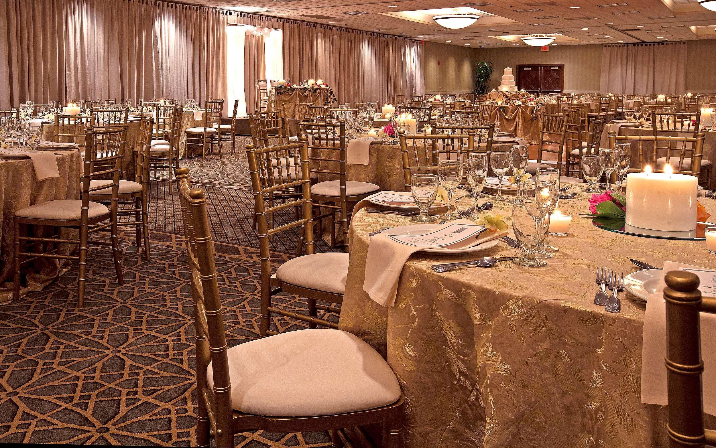 Embassy By Hilton Chicago Woodfield Hotel