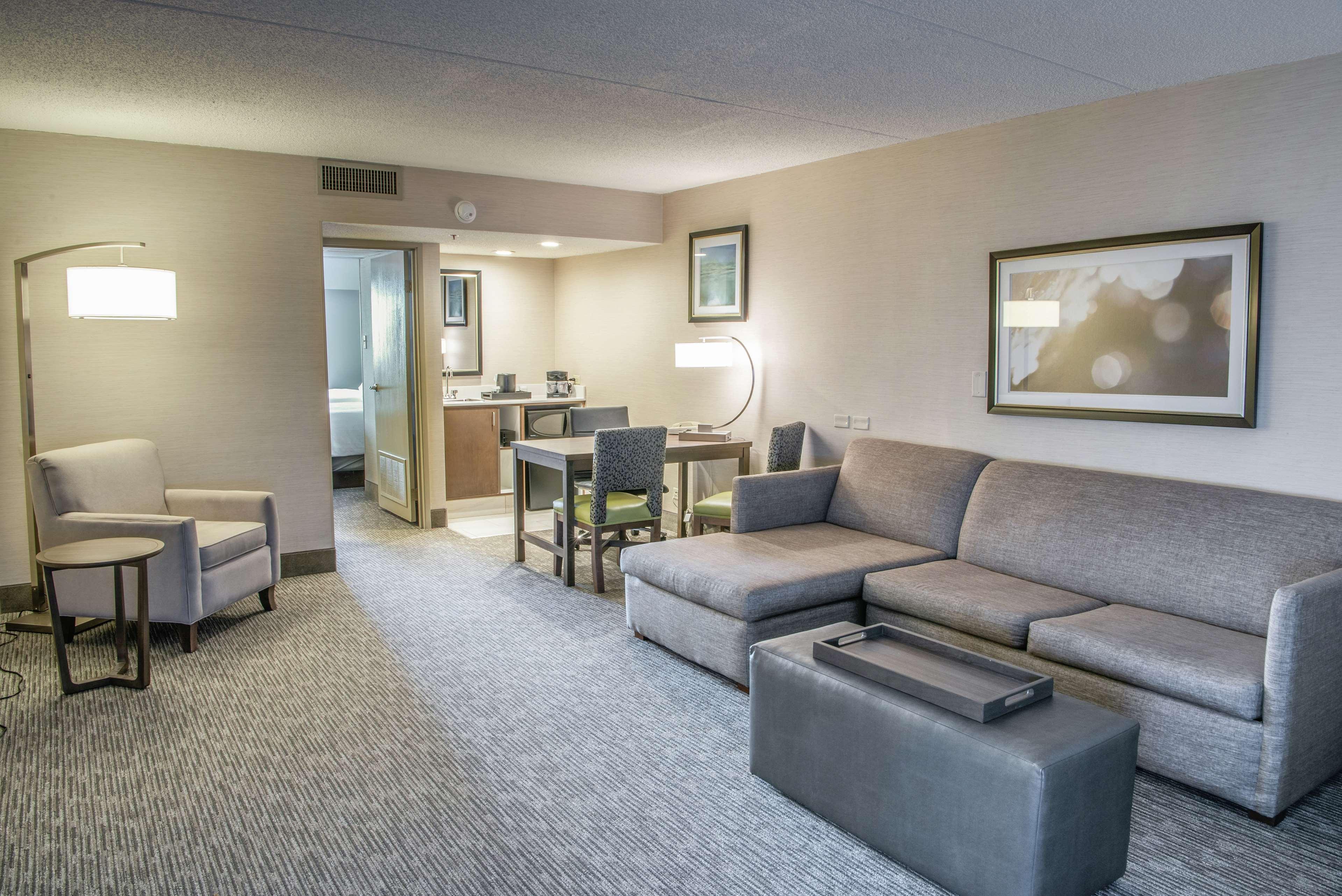 Embassy By Hilton Chicago Woodfield