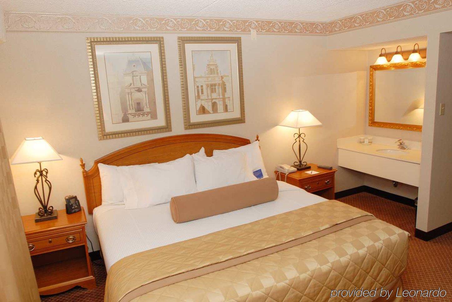 Embassy By Hilton Chicago Woodfield