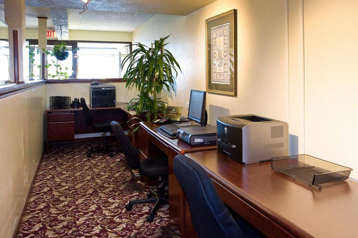 Hotel Embassy By Hilton Chicago Woodfield