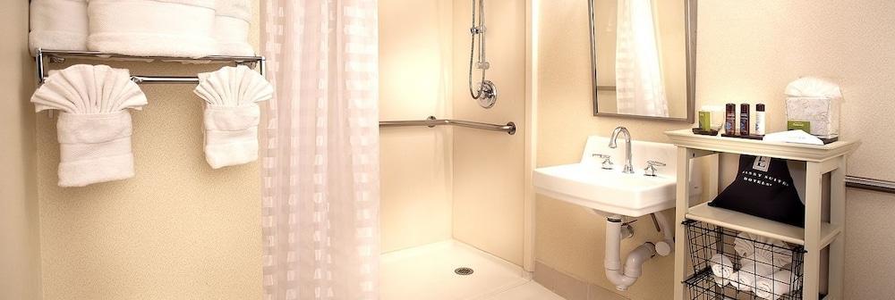 Embassy By Hilton Chicago Woodfield Hotel 3*