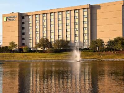 Embassy By Hilton Chicago Woodfield Hotel 3*