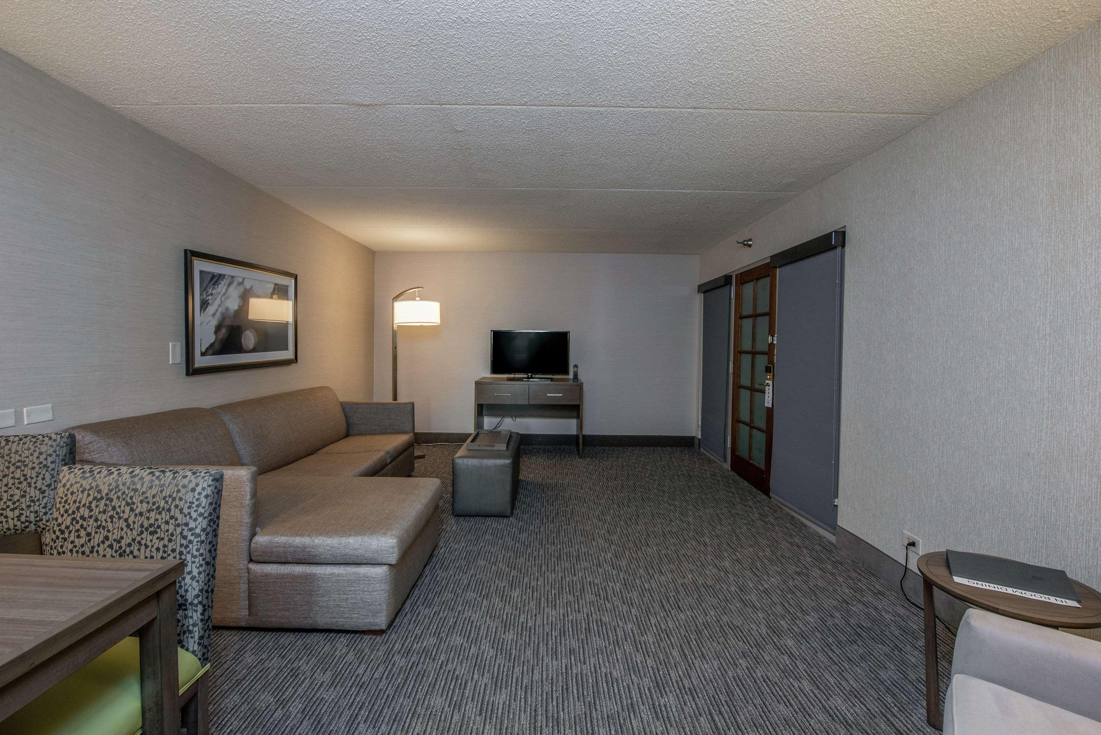 Embassy By Hilton Chicago Woodfield 3*