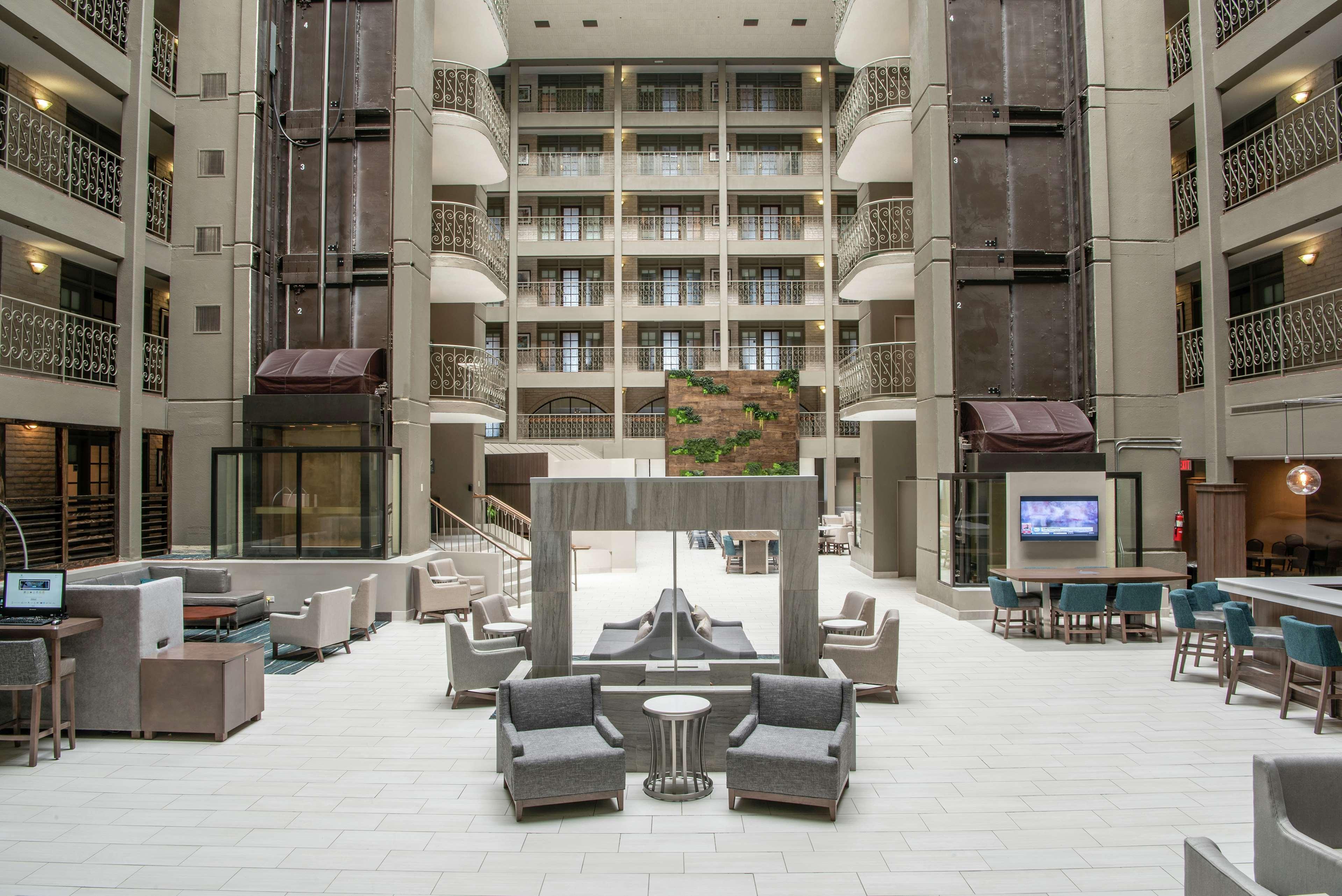 Embassy By Hilton Chicago Woodfield