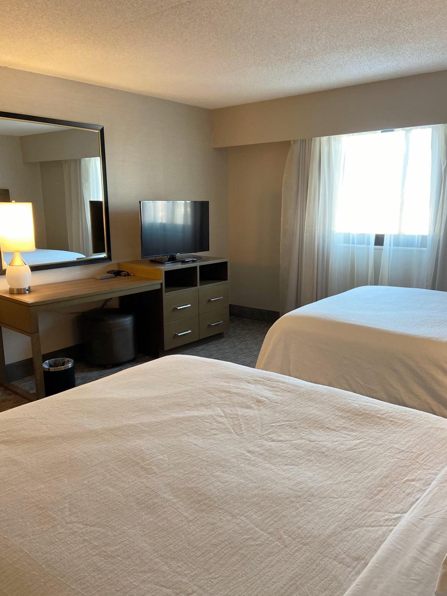 Embassy By Hilton Chicago Woodfield Hotel
