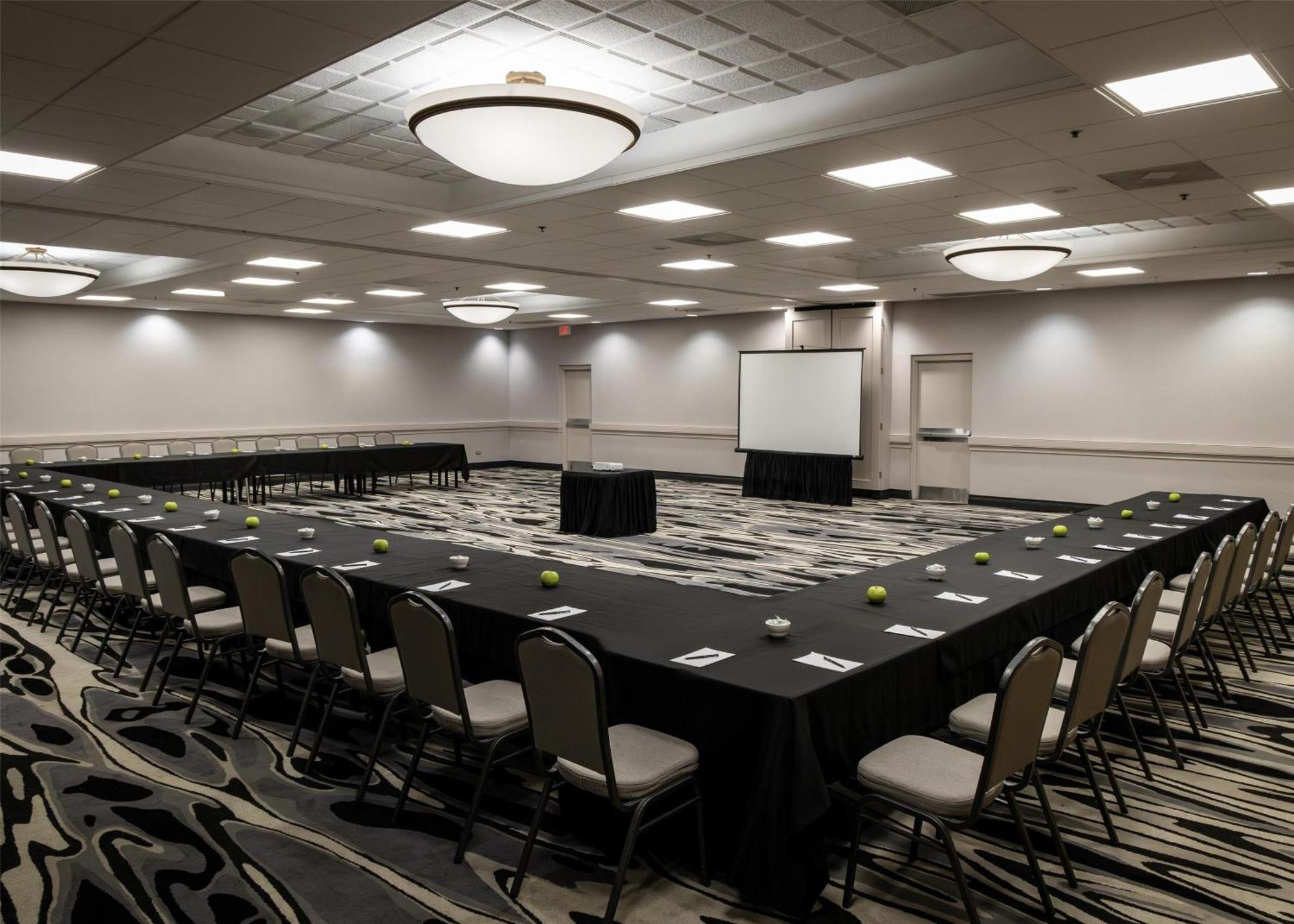 Embassy By Hilton Chicago Woodfield Hotel Schaumburg