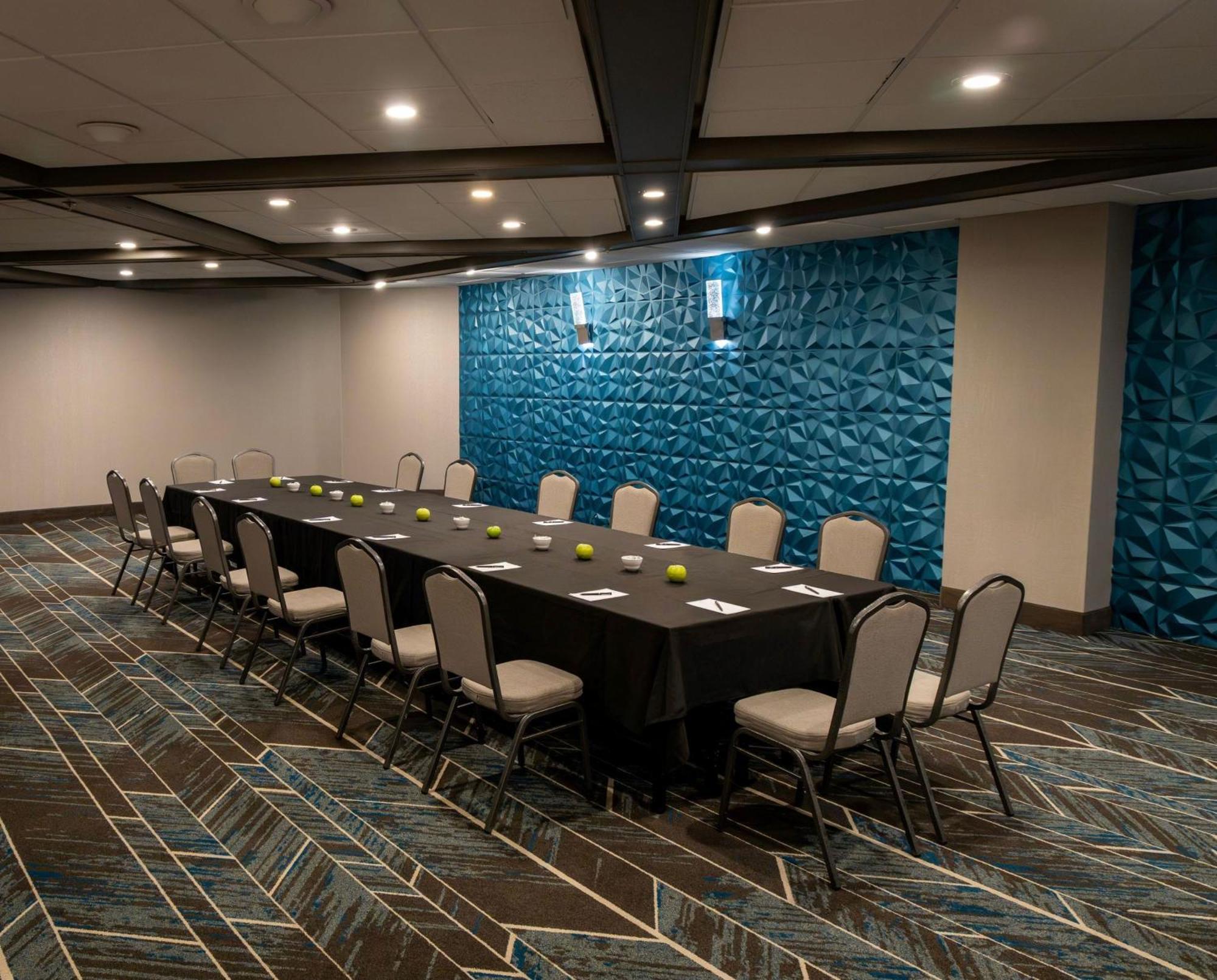 Embassy By Hilton Chicago Woodfield Schaumburg