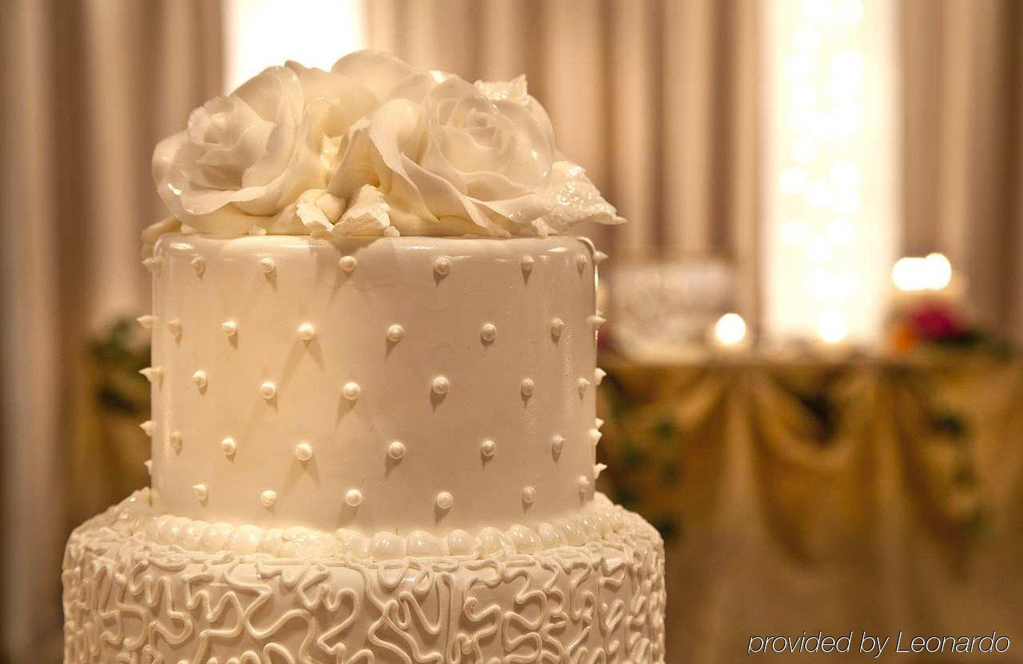 Embassy By Hilton Chicago Woodfield 3*