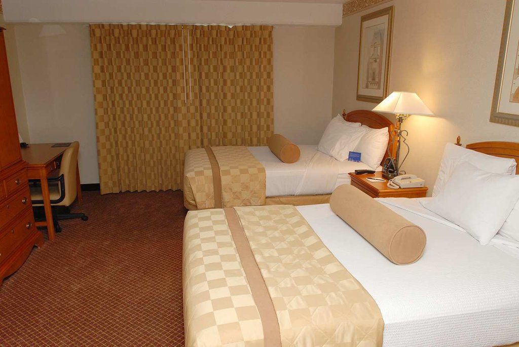 Embassy By Hilton Chicago Woodfield