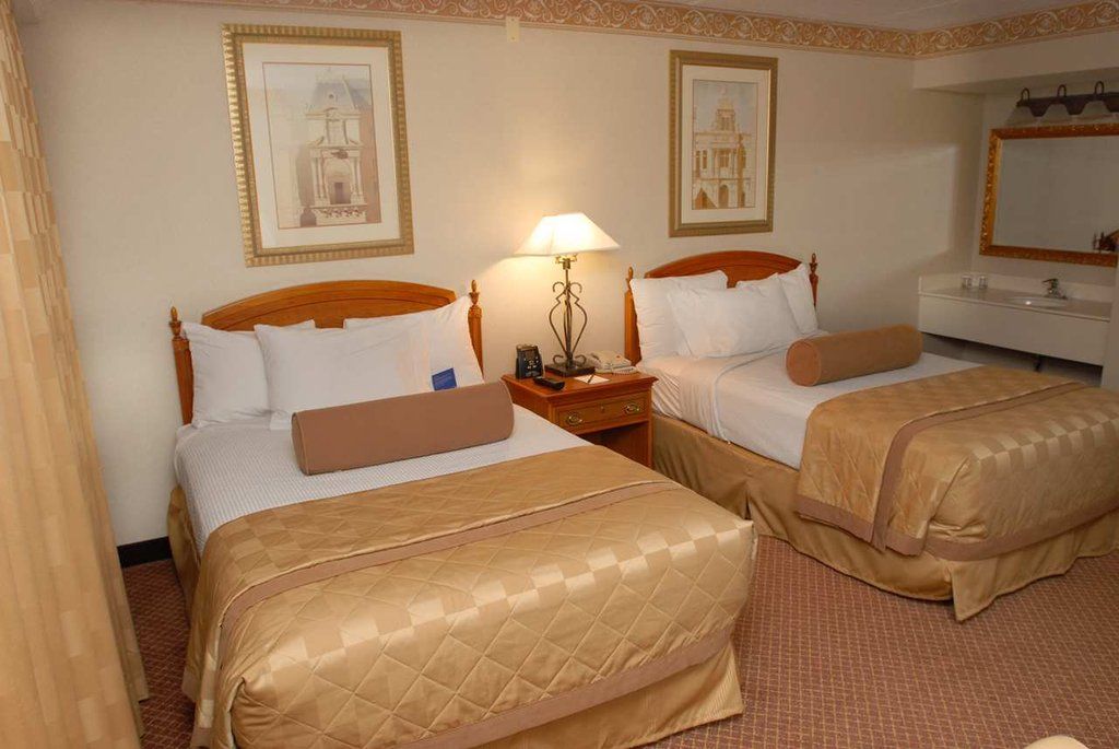 Embassy By Hilton Chicago Woodfield Hotel 3*